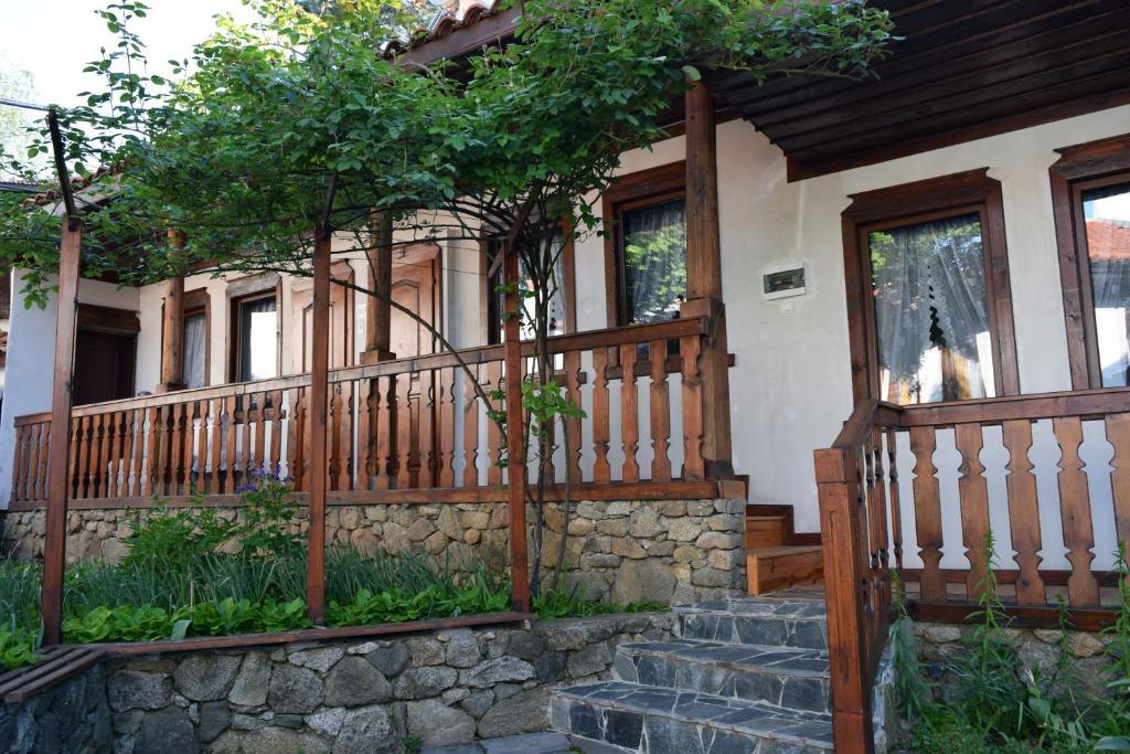 Hotel Гостоприемница Георги Kalofer Exterior foto